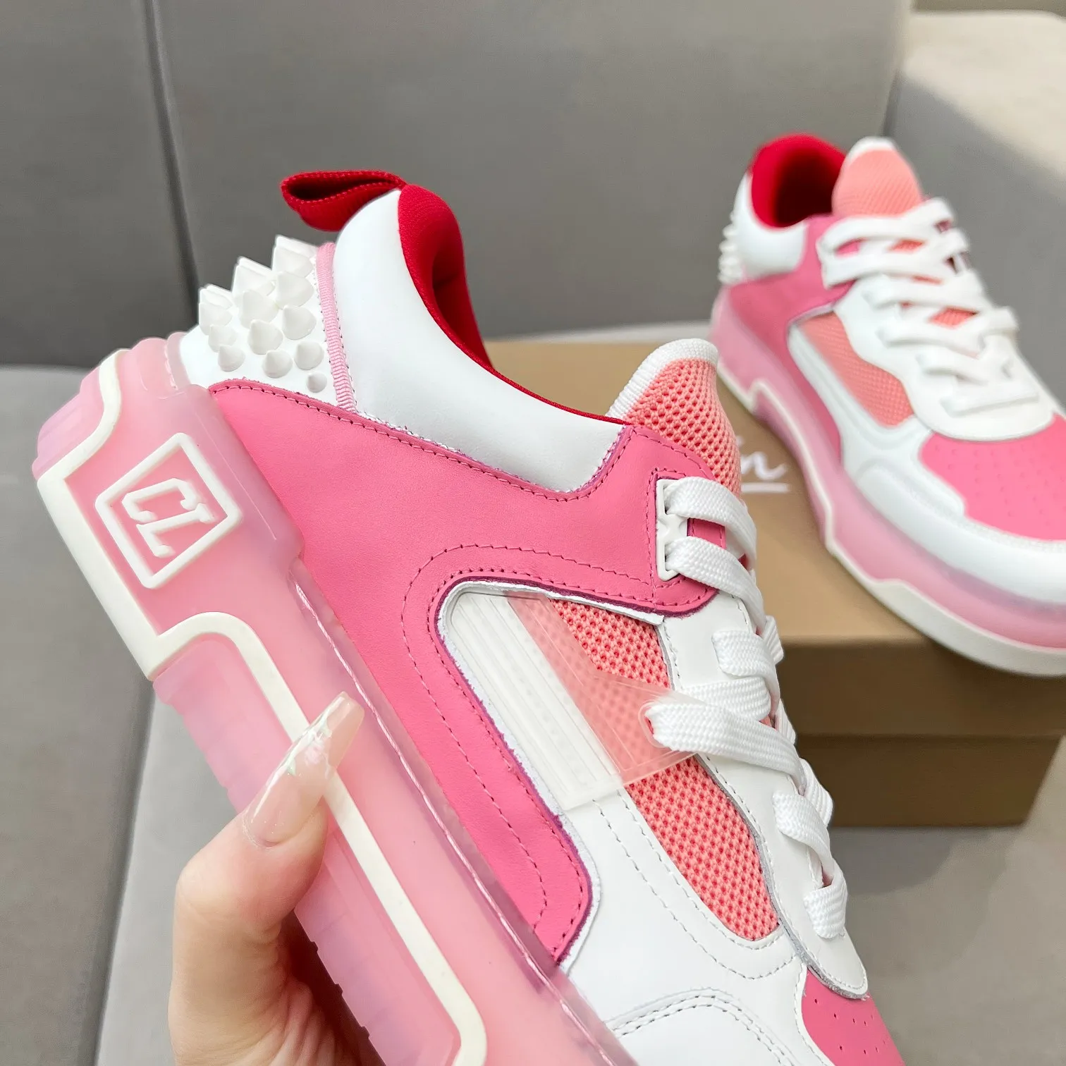 Men's shoes 💰700 🌹🌹🌹̋ Wang Junkai Yang Mi Xu Kai Zhang Jingyi Ding Chengxin Chen Muchi Wang Ziyi Same style Christian Louboutin 2024 [New product] ASTROLOUBI unisex thick-soled sports shoes red-soled shoes perfectly integrate fashion and sports, The fabrics are made of luxurious calfskin, soft suede, smooth satin and laminated leather, and the back is decorated with classic rivets. The interior is blended with a knitted tongue for added durability, breathability and quick-drying comfort. The outsole is made of a combination of EVA foam and imported rubber, and the colorful CL iconic letters on the side of the outsole show the brand's unique style. It is a ceiling-level comfortable skate shoe! ! ! Multiple colors available, currently women’s sizes 35--40